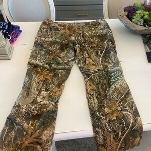 Realtree camo pants.   XL